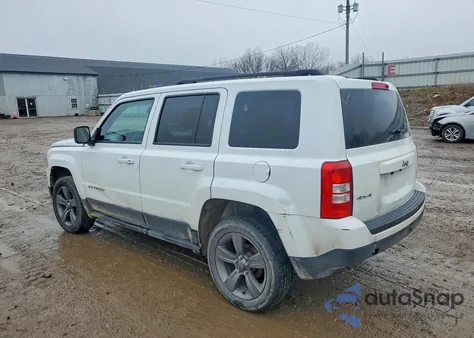 2015 Jeep Patriot Latitude z USA, uszkodzony, nr VIN 1C4NJRFB1FD339870